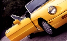 黄色小轿车图片