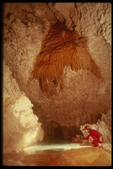 洞穴0082