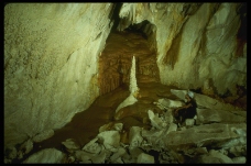 洞穴0011